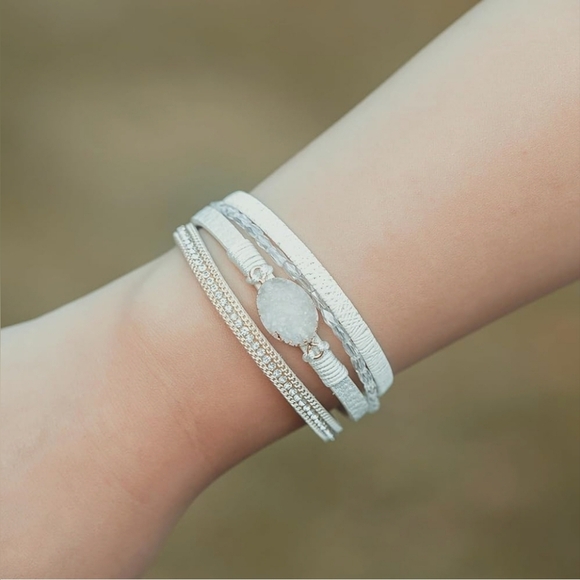 1 LEFT! White Faux Druzy Faux Leather Magnetic Multi-layered Bracelet - Picture 2 of 7